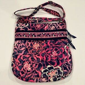 Vera Bradley cotton large crossbody. Zip Barely used.